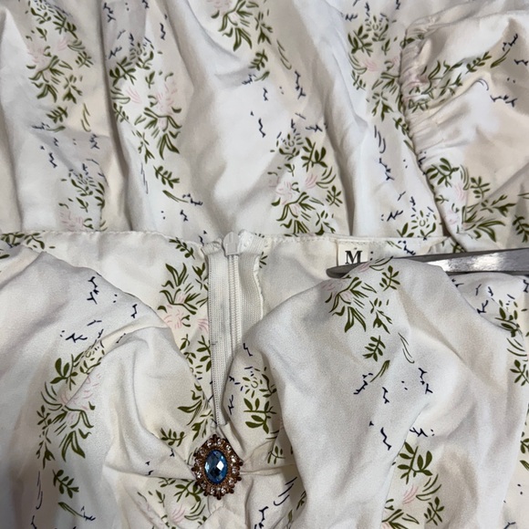 Elegant Floral Royal Princess Jeweled White  Dress Size Medium - Picture 14 of 16